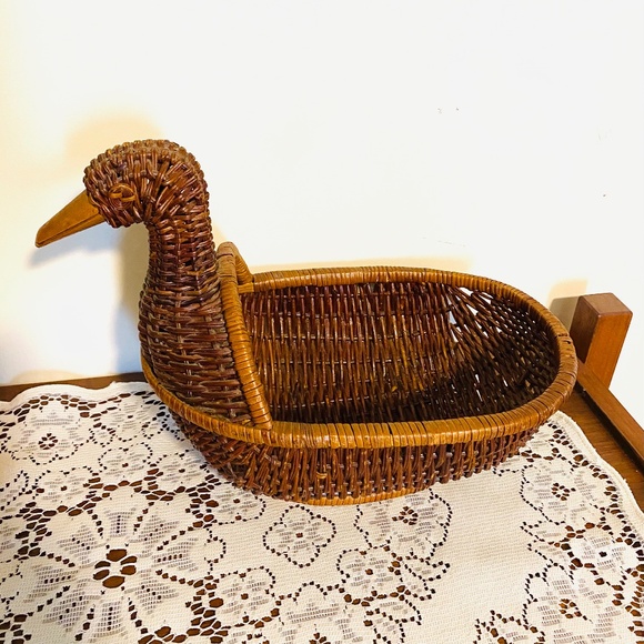 Vintage Duck Wicker Basket Fall Decor - Picture 1 of 5